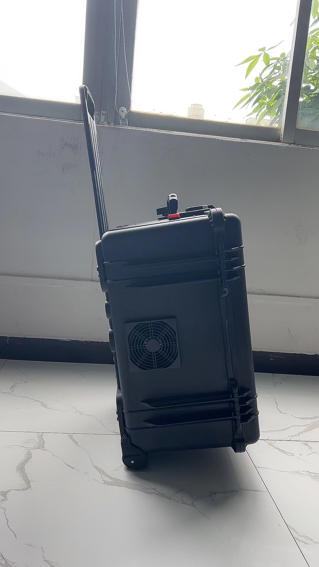 龙华山办事处手拉箱型移动通信干扰器